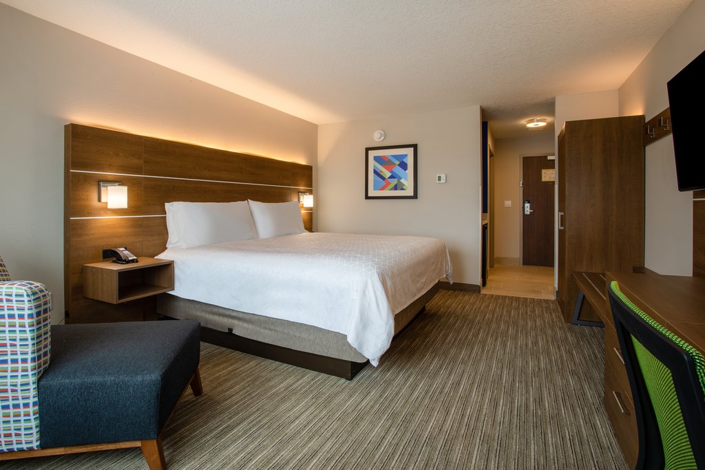 Holiday Inn Express & Suites DELAND SOUTH - Tap to explore photos