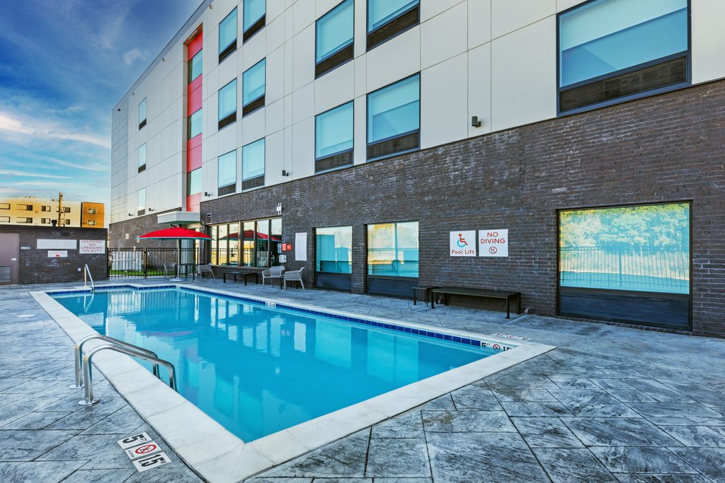 avid hotels BENTONVILLE - ROGERS - Tap to explore photos
