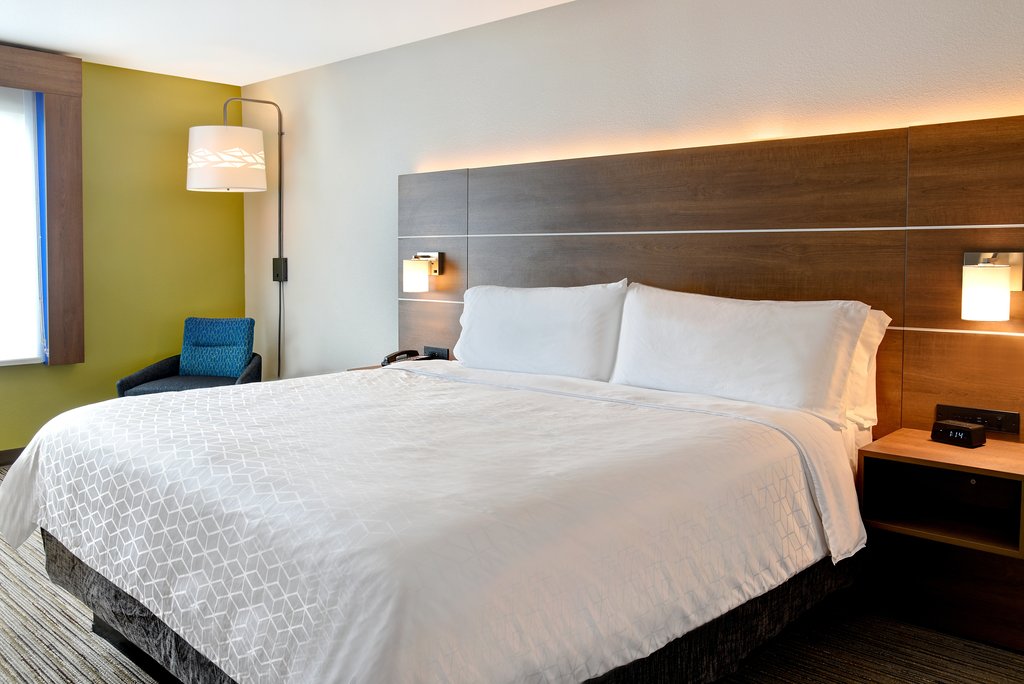 Holiday Inn Express & Suites OTTAWA - Tap to explore photos