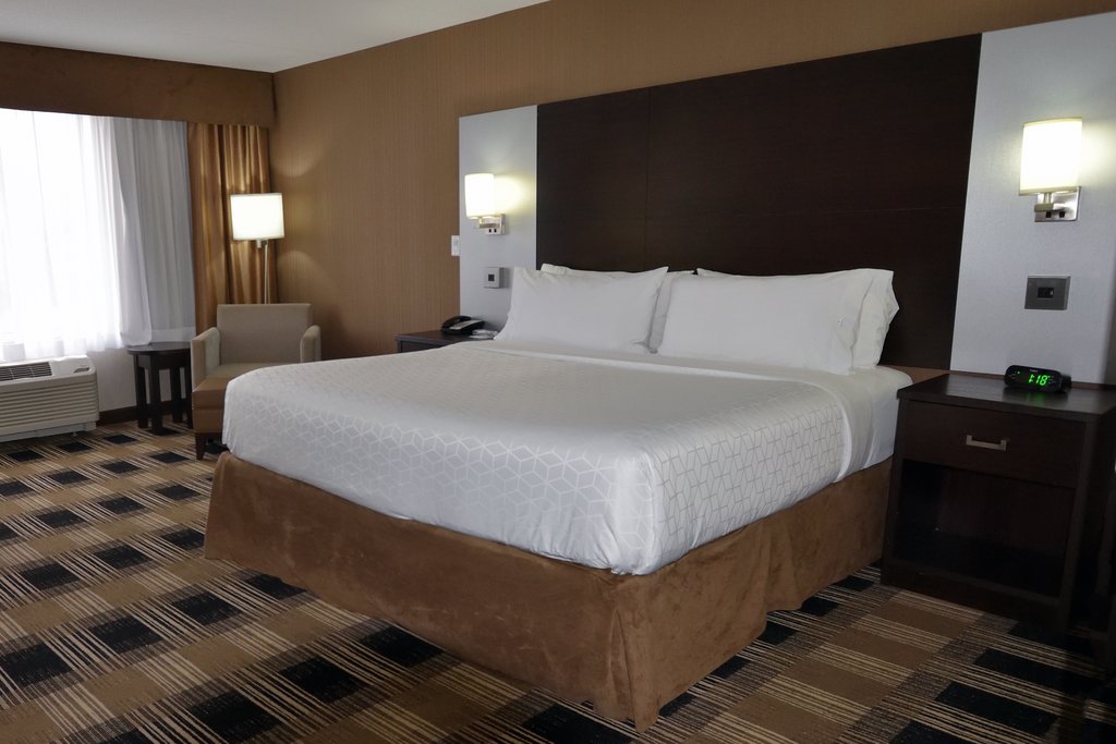 Holiday Inn Express & Suites OTTAWA EAST - ORLEANS - Tap to explore photos
