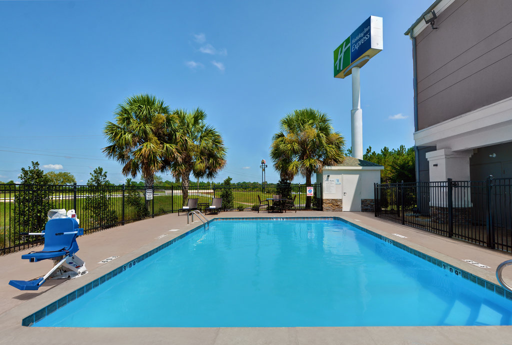 Holiday Inn Express ATMORE NORTH - Tap to explore photos