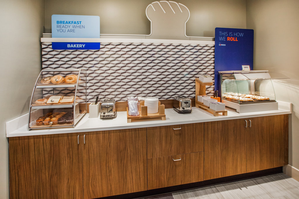 Holiday Inn Express & Suites CINCINNATI RIVERFRONT - Tap to explore photos