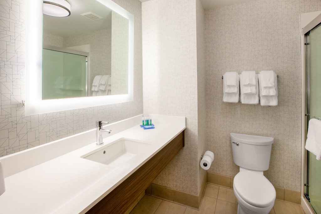 Holiday Inn Express & Suites BARDSTOWN - Tap to explore photos