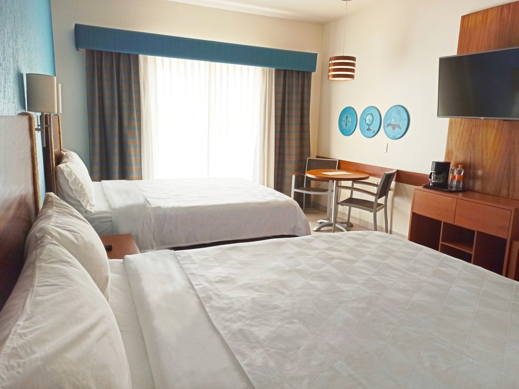 Holiday Inn HUATULCO - Tap to explore photos