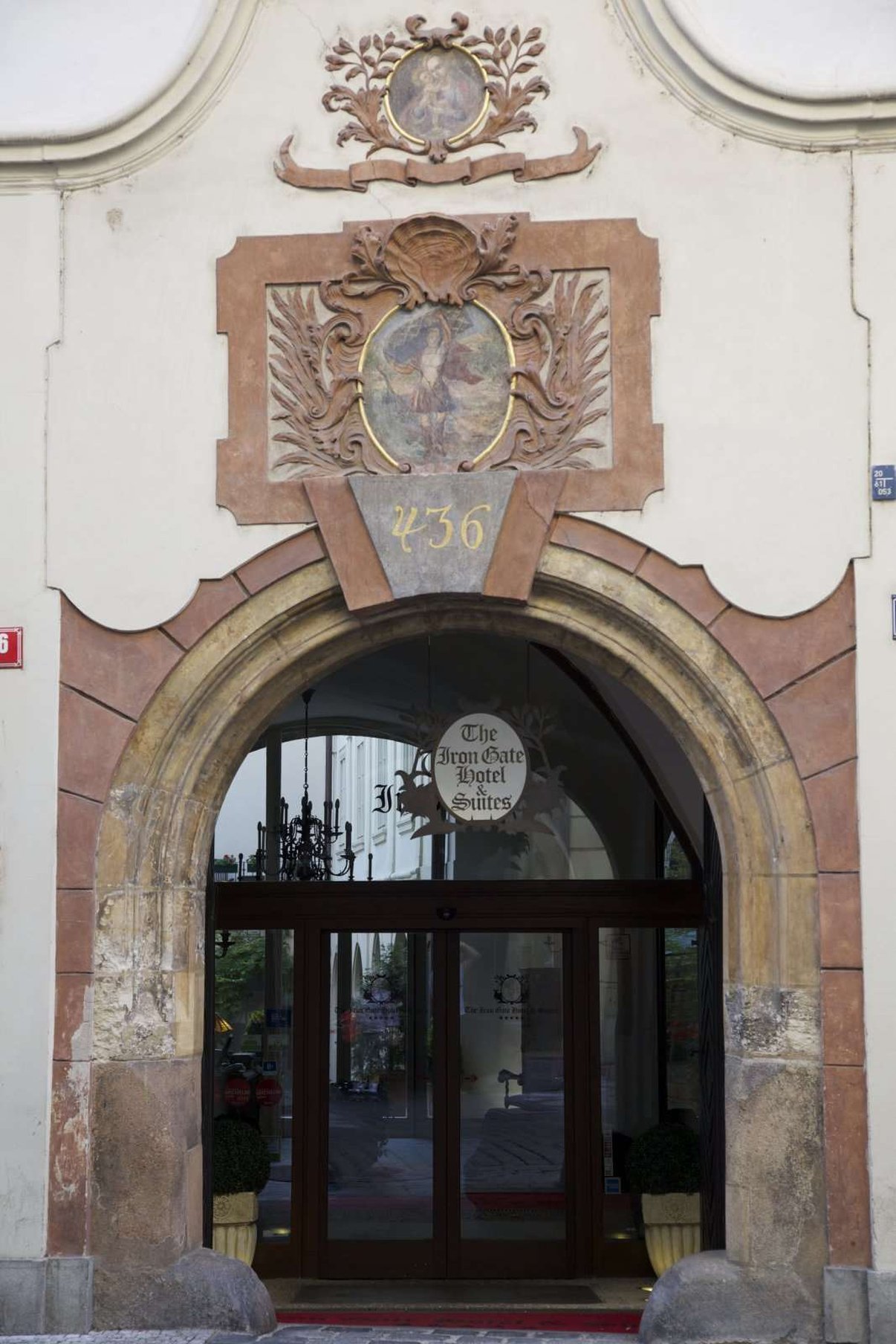 Iron Gate Hotel & Suites