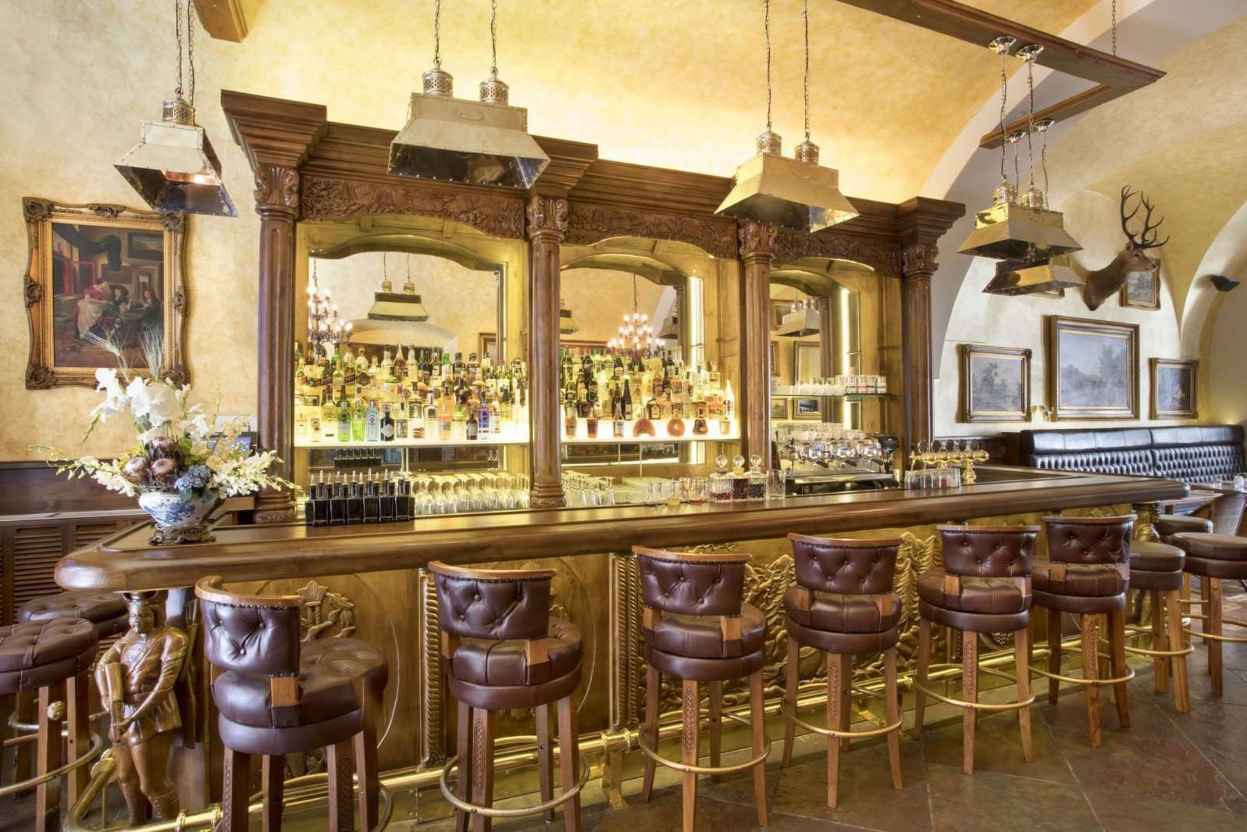 Iron Gate Hotel & Suites