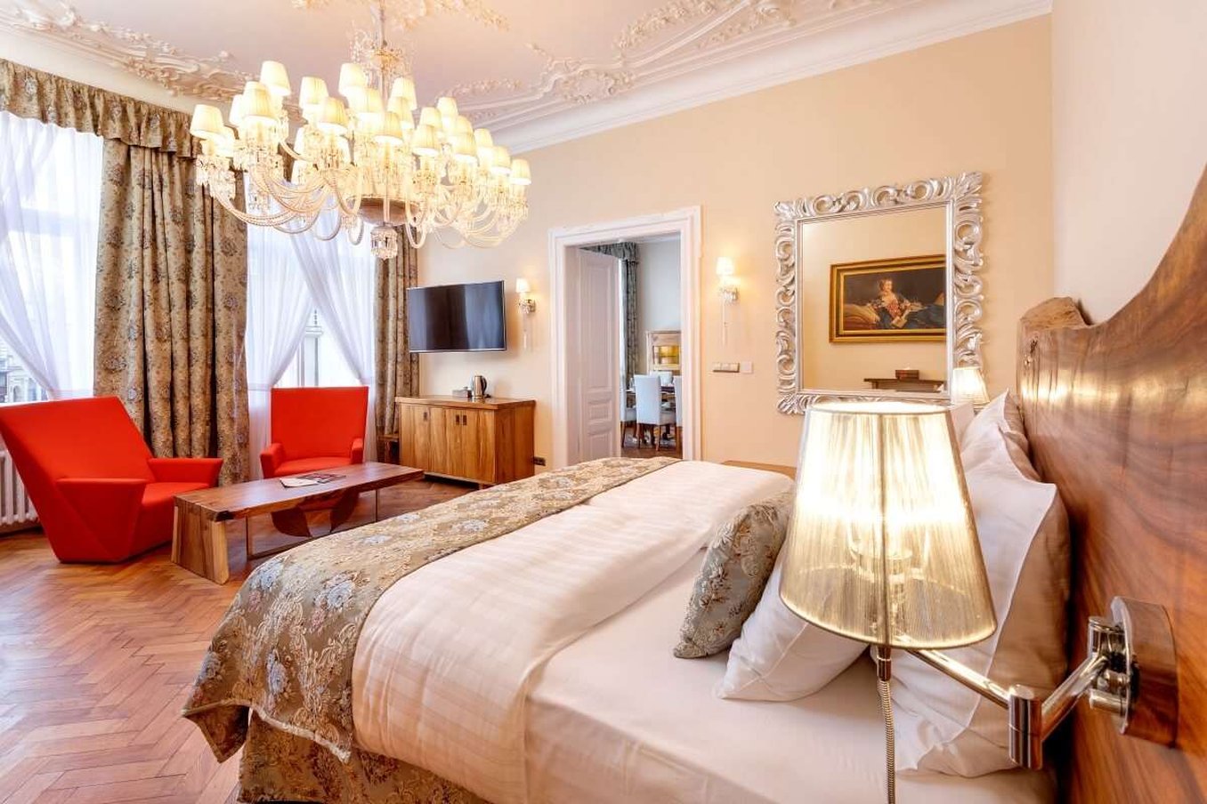 Iron Gate Hotel & Suites