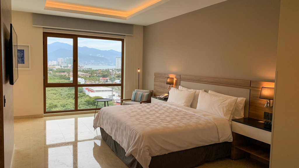 Holiday Inn & Suites PUERTO VALLARTA MARINA & GOLF - Tap to explore photos