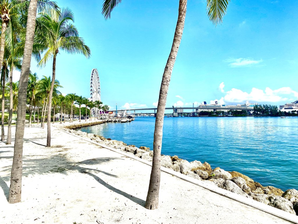 Atwell Suites MIAMI BRICKELL, an IHG hotel - Tap to explore photos