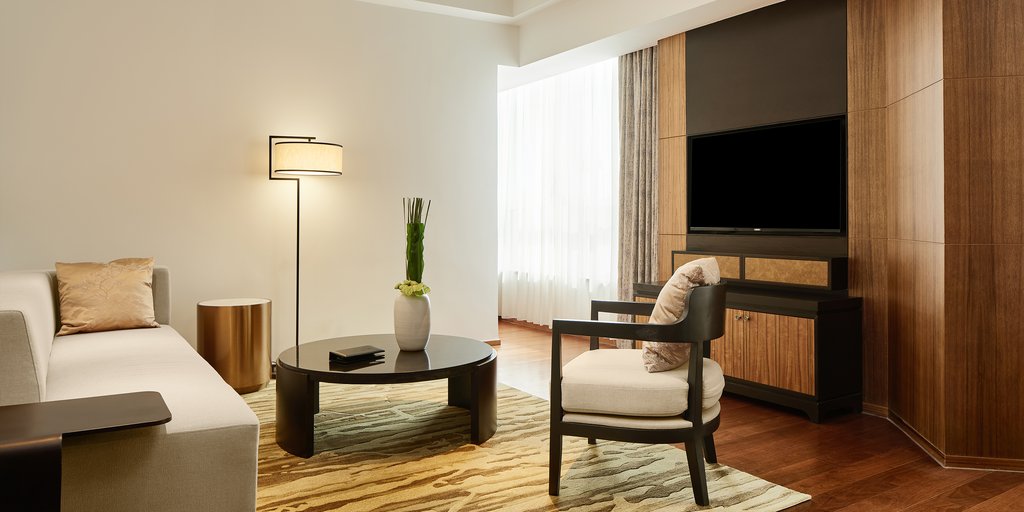 HUALUXE Hotels and Resorts NINGBO HARBOR CITY - Tap to explore photos