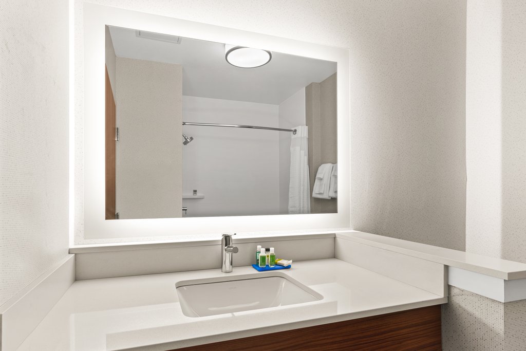 Holiday Inn Express & Suites SUISUN CITY - Tap to explore photos
