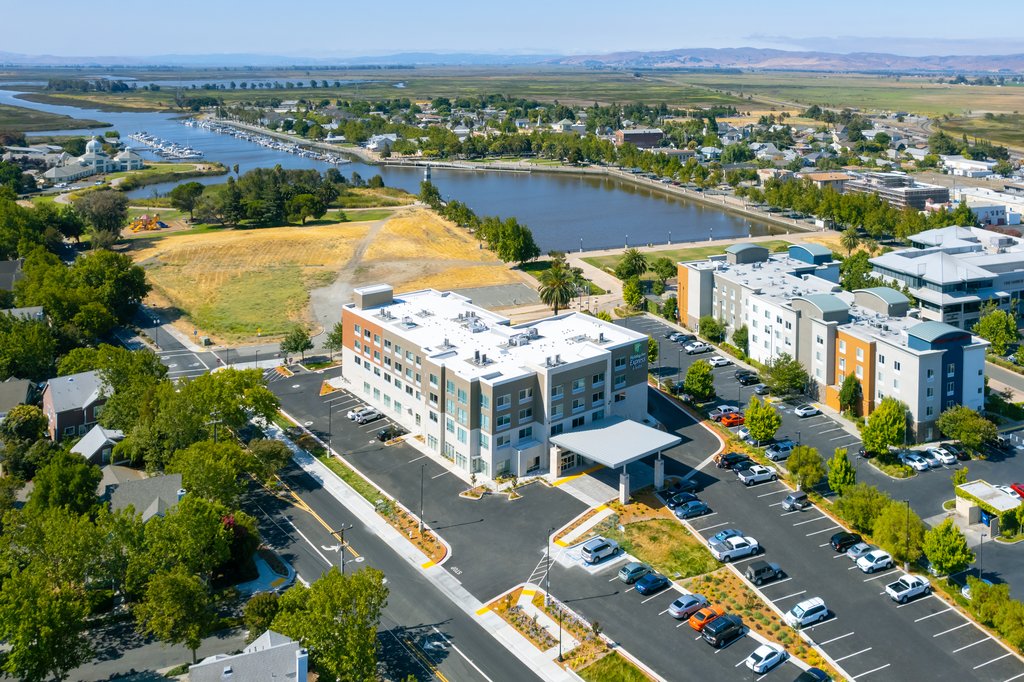 Holiday Inn Express & Suites SUISUN CITY - Tap to explore photos