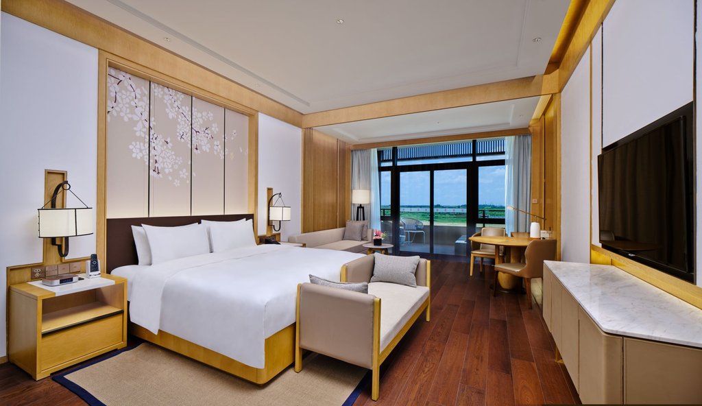 HUALUXE Hotels and Resorts SUZHOU BAY HOT SPRING RESORT - Tap to explore photos