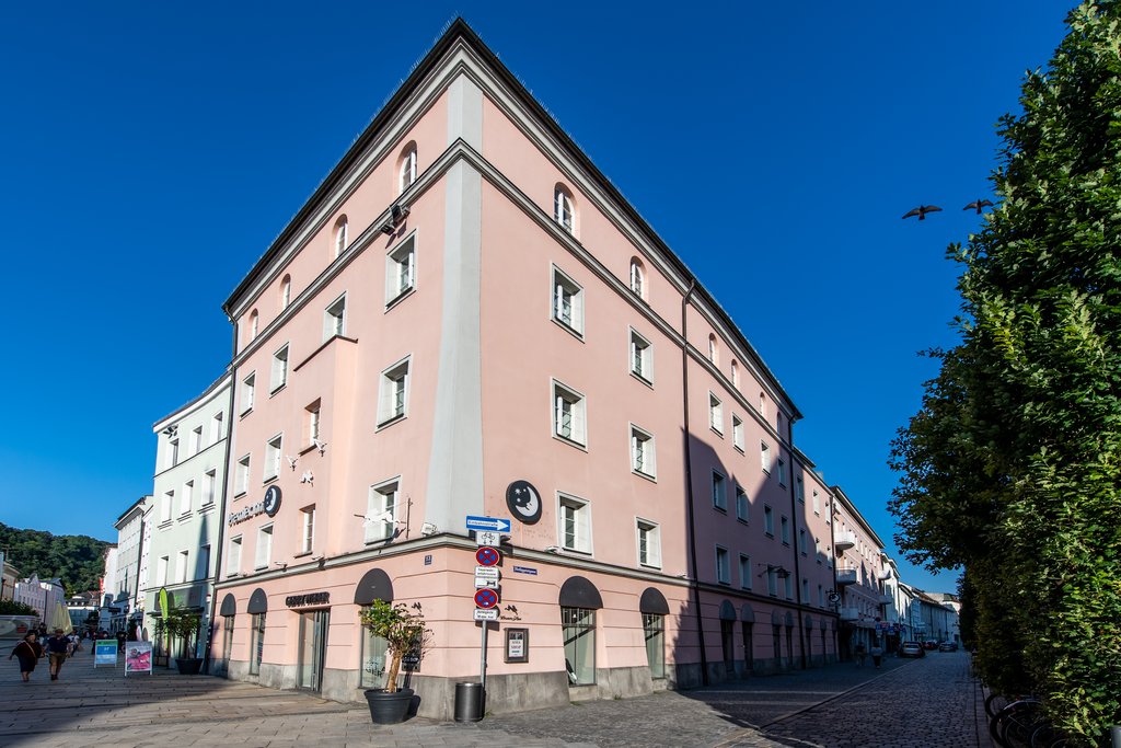 Premier Inn Passau Weisser Hase - Tap to explore photos