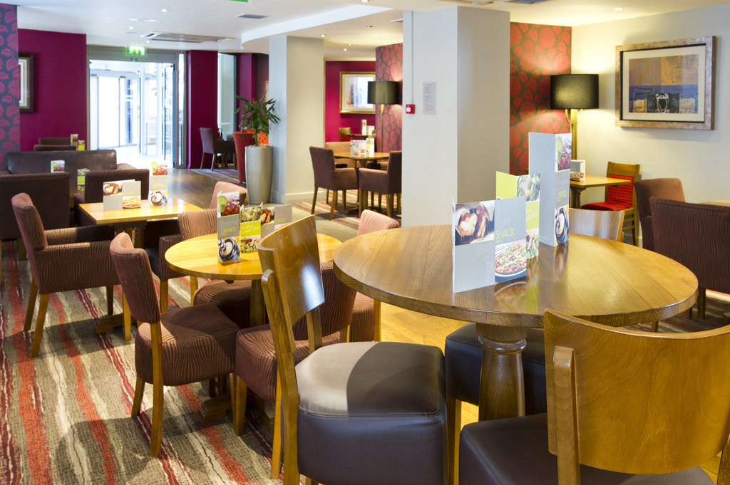 Premier Inn Glasgow City (George Square) - Tap to explore photos