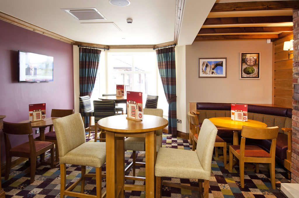 Premier Inn Glastonbury - Tap to explore photos