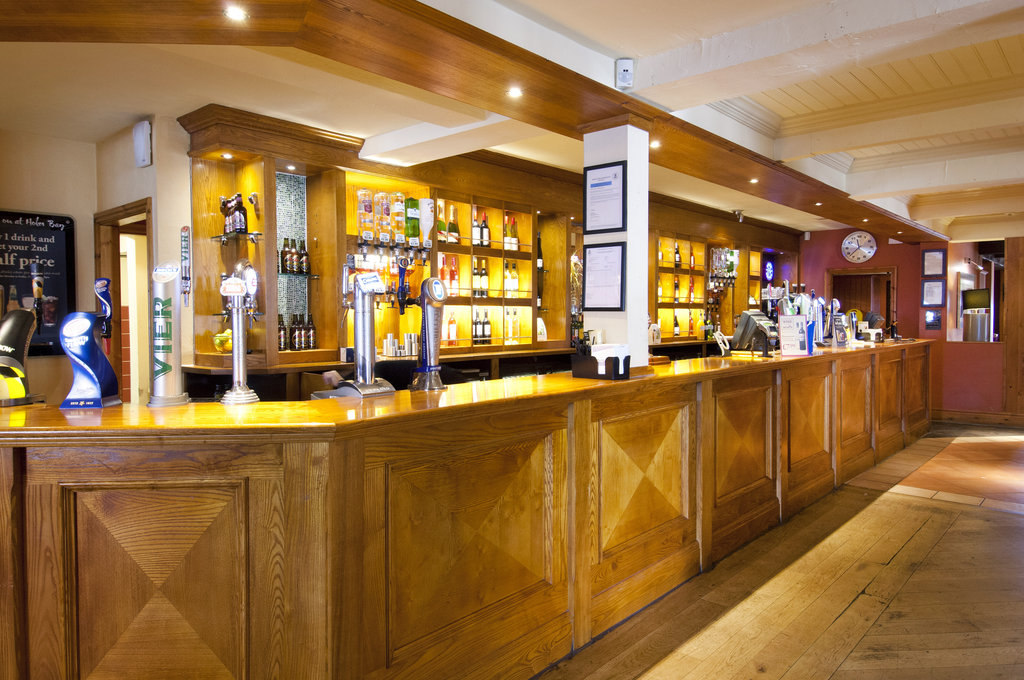 Premier Inn Poole Centre (Holes Bay) - Tap to explore photos