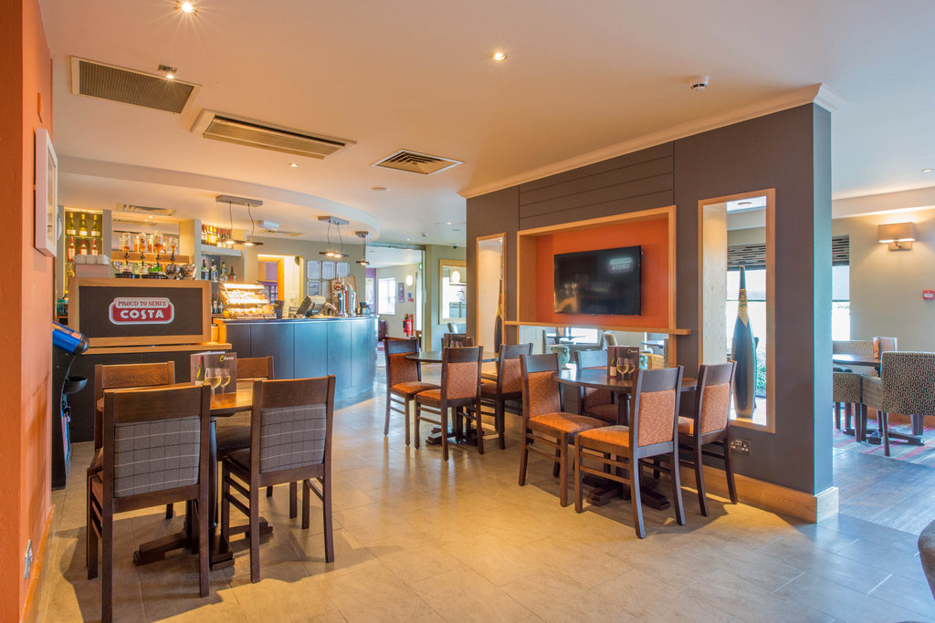 Premier Inn Poole North - Tap to explore photos