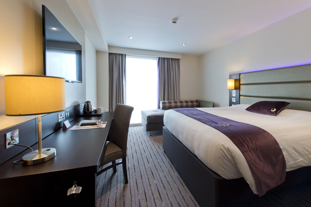 Premier Inn Slough West (Slough Trading Estate) - Tap to explore photos