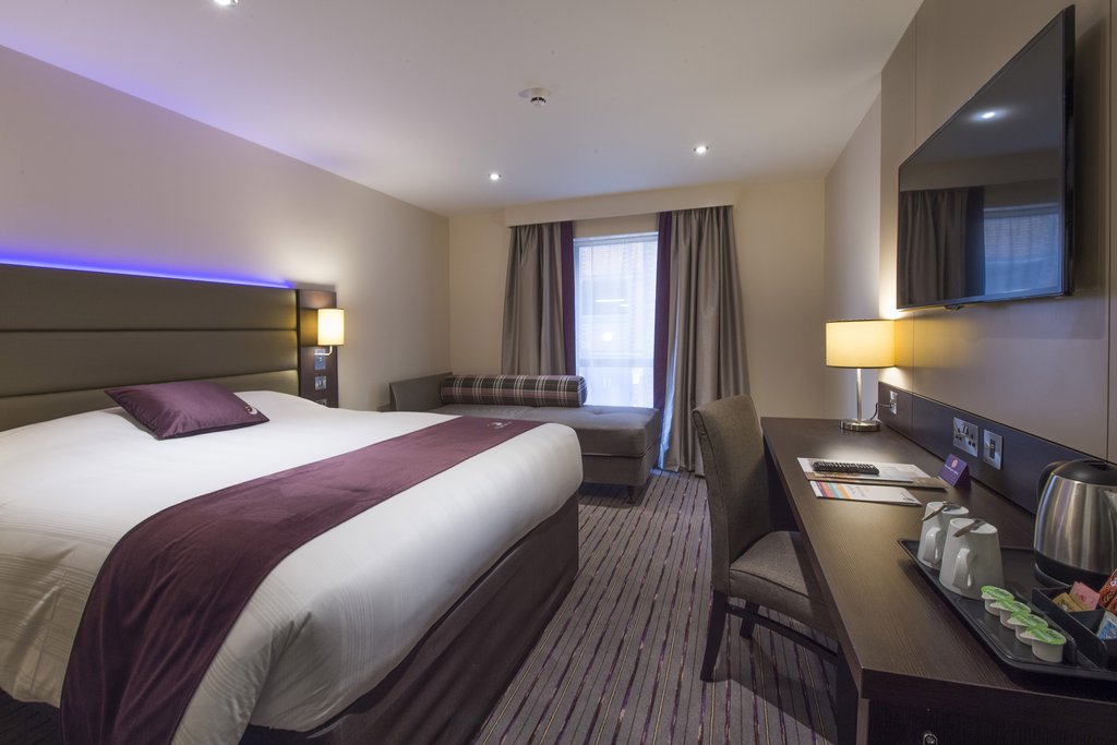 Premier Inn Southampton (Cumberland Place) - Tap to explore photos