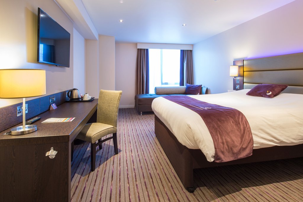 Premier Inn Worthing Seafront - Tap to explore photos