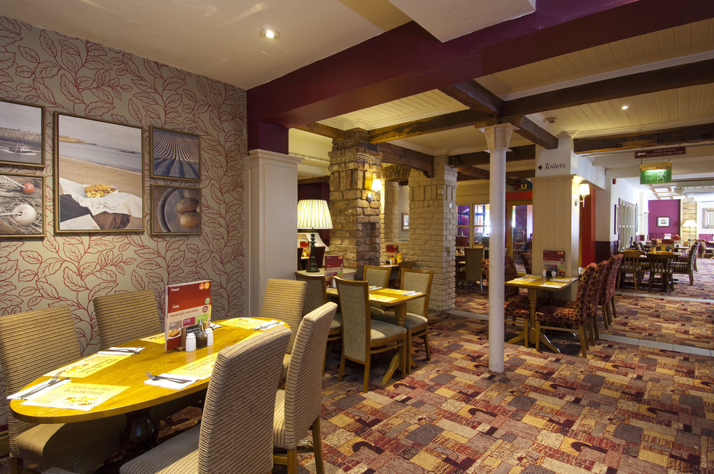 Premier Inn Burnley - Tap to explore photos