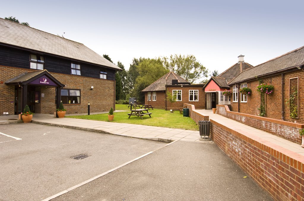 Premier Inn Farnborough West (Southwood) - Tap to explore photos