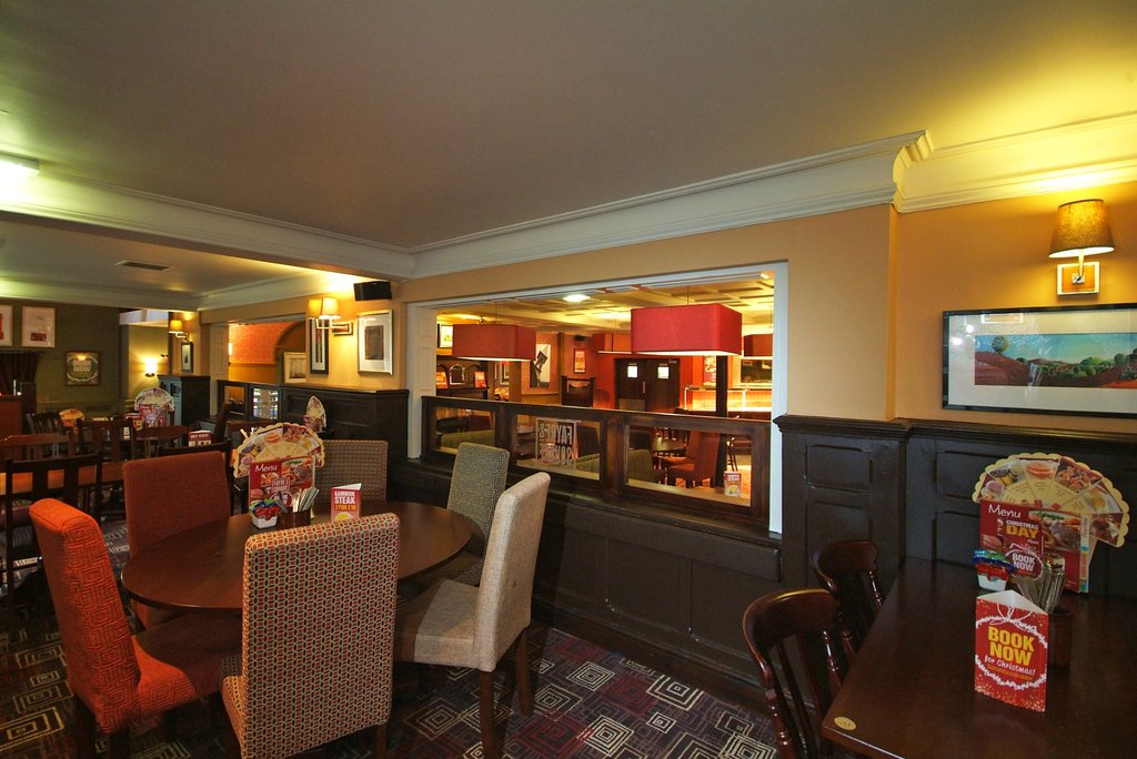 Premier Inn Nottingham South - Tap to explore photos
