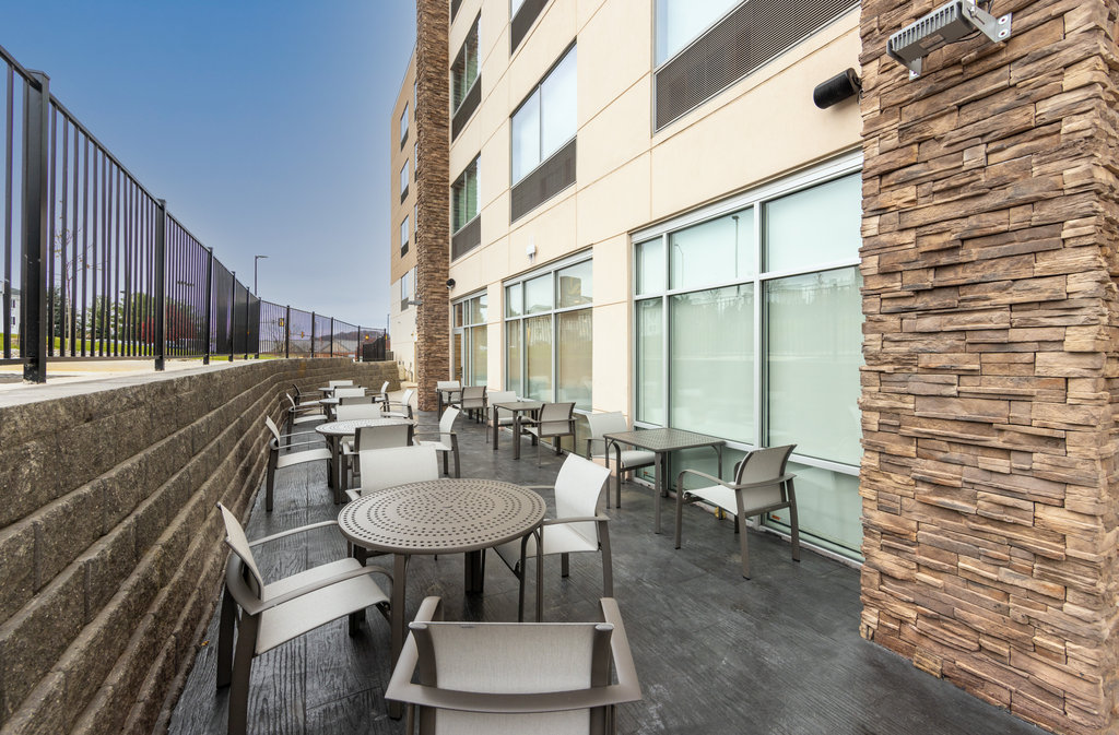 Holiday Inn Express & Suites HARRISONBURG – UNIVERSITY AREA - Tap to explore photos
