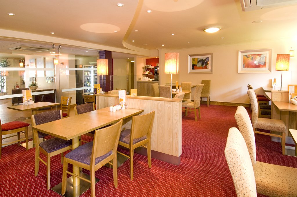Premier Inn Birmingham Hall Green - Tap to explore photos