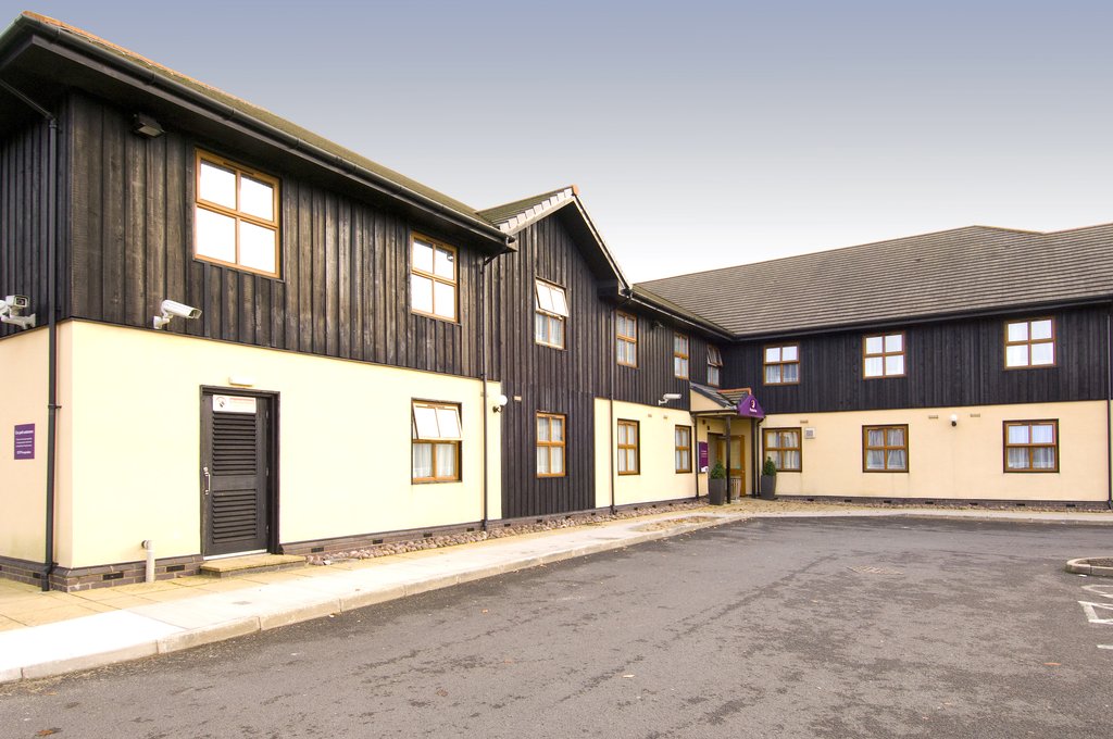 Premier Inn Bolton West - Tap to explore photos