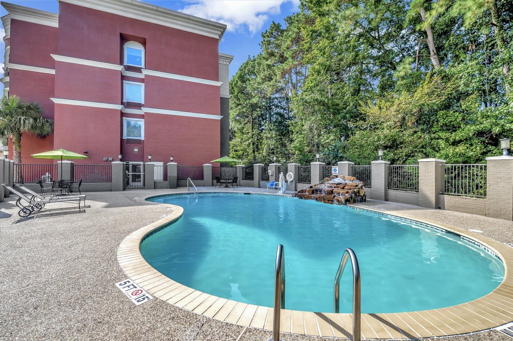 Holiday Inn Express & Suites LUFKIN SOUTH - Tap to explore photos