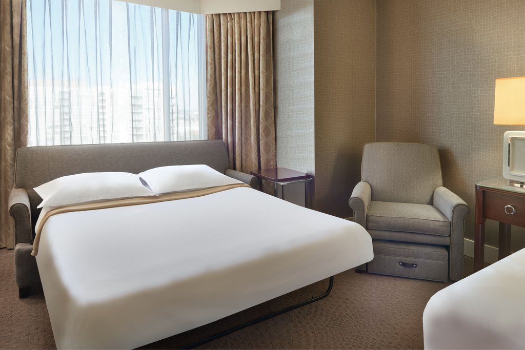 Sheraton Parkway Toronto North Hotel & Suites - Tap to explore photos