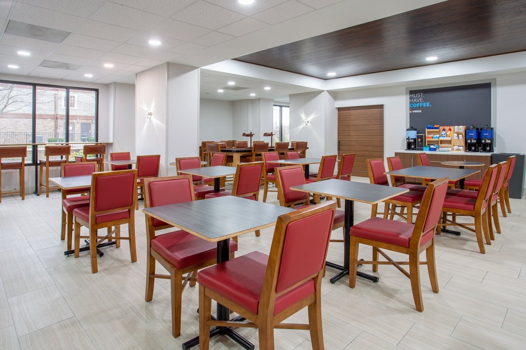 Holiday Inn Express & Suites FORT WAYNE - Tap to explore photos