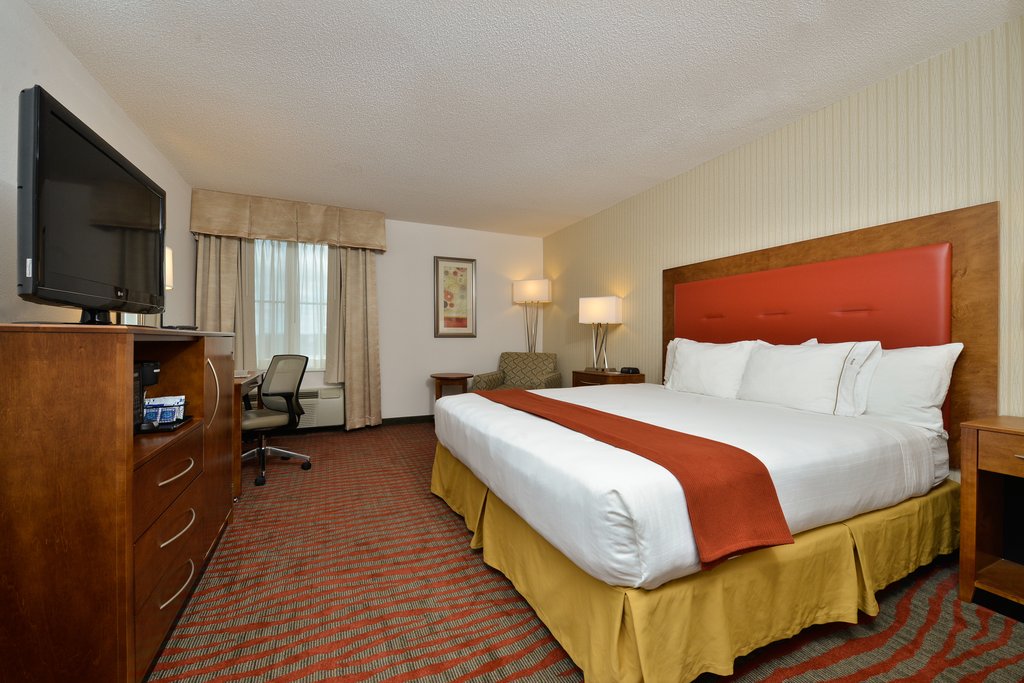 Holiday Inn Express BOSTON-MILFORD - Tap to explore photos