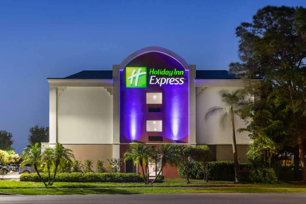 Holiday Inn Express VERO BEACH-WEST (I-95) - Tap to explore photos