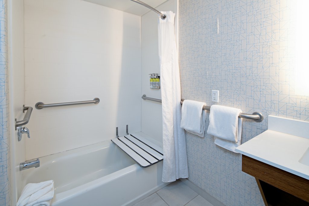 Holiday Inn Express Fresno South, an IHG hotel - Tap to explore photos