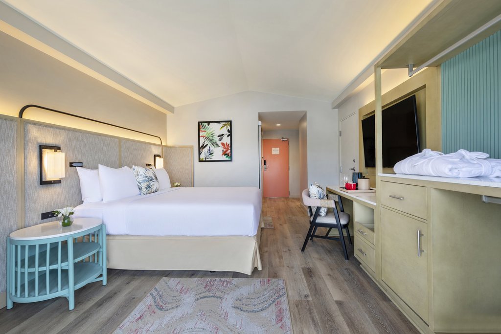 Crowne Plaza Hotels & Resorts SAIPAN - Tap to explore photos