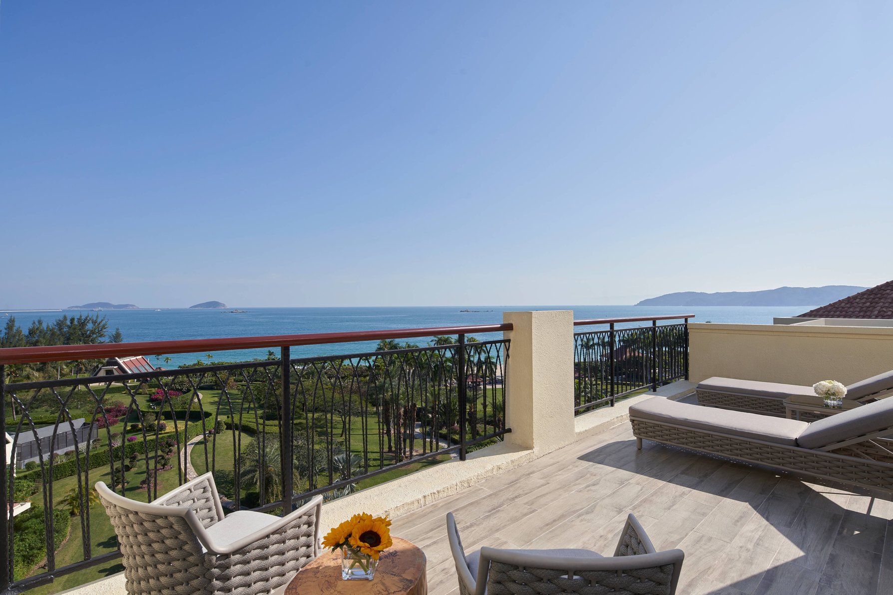 Sanya Marriott Yalong Bay Resort & Spa - Tap to explore photos