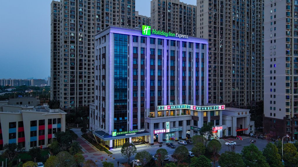 Holiday Inn Express Changsha University Tech City by IHG - Tap to explore photos