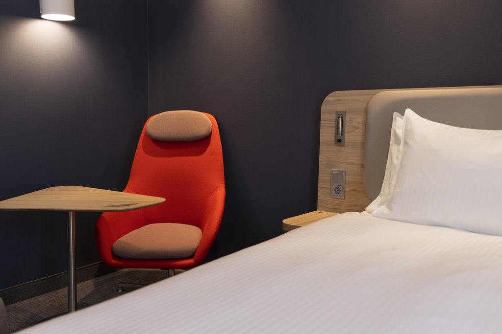 Holiday Inn Express and Suites Deventer by IHG - Tap to explore photos