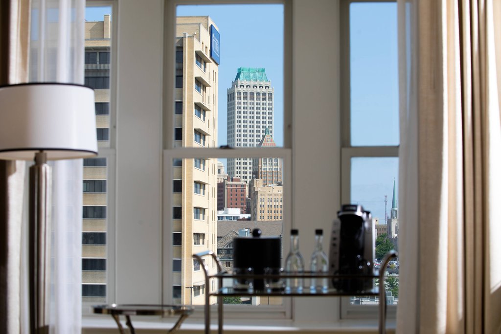 Ambassador Hotel Tulsa, Autograph Collection by Marriott - Tap to explore photos