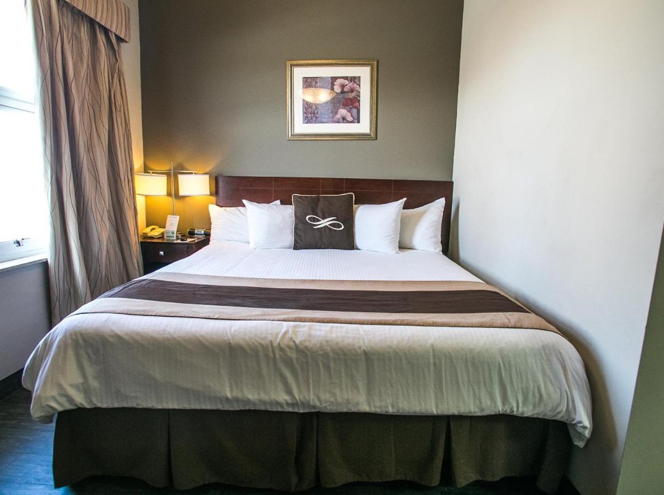 Pointe Plaza Hotel