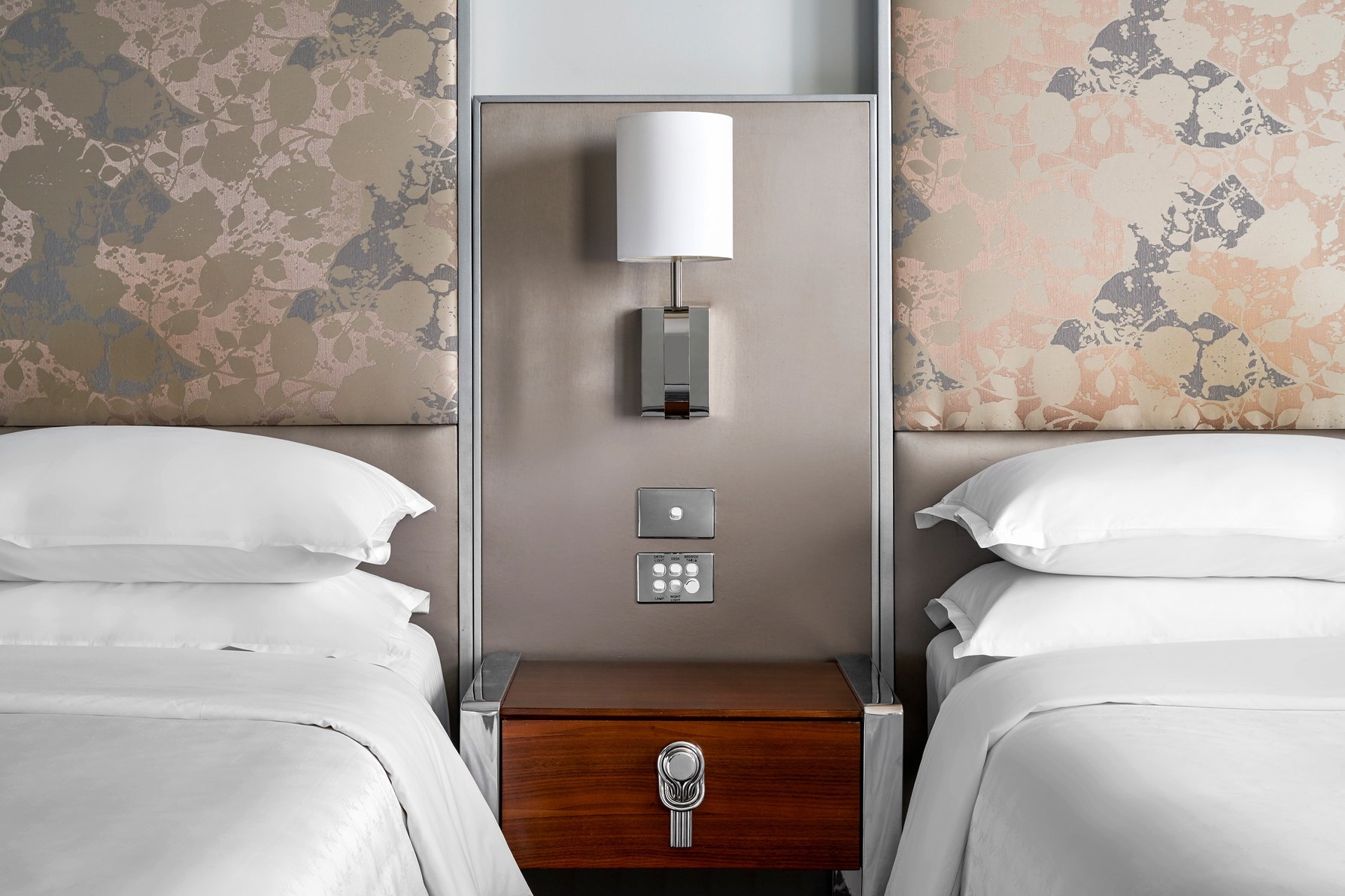 Sheraton Melbourne Hotel - Tap to explore photos