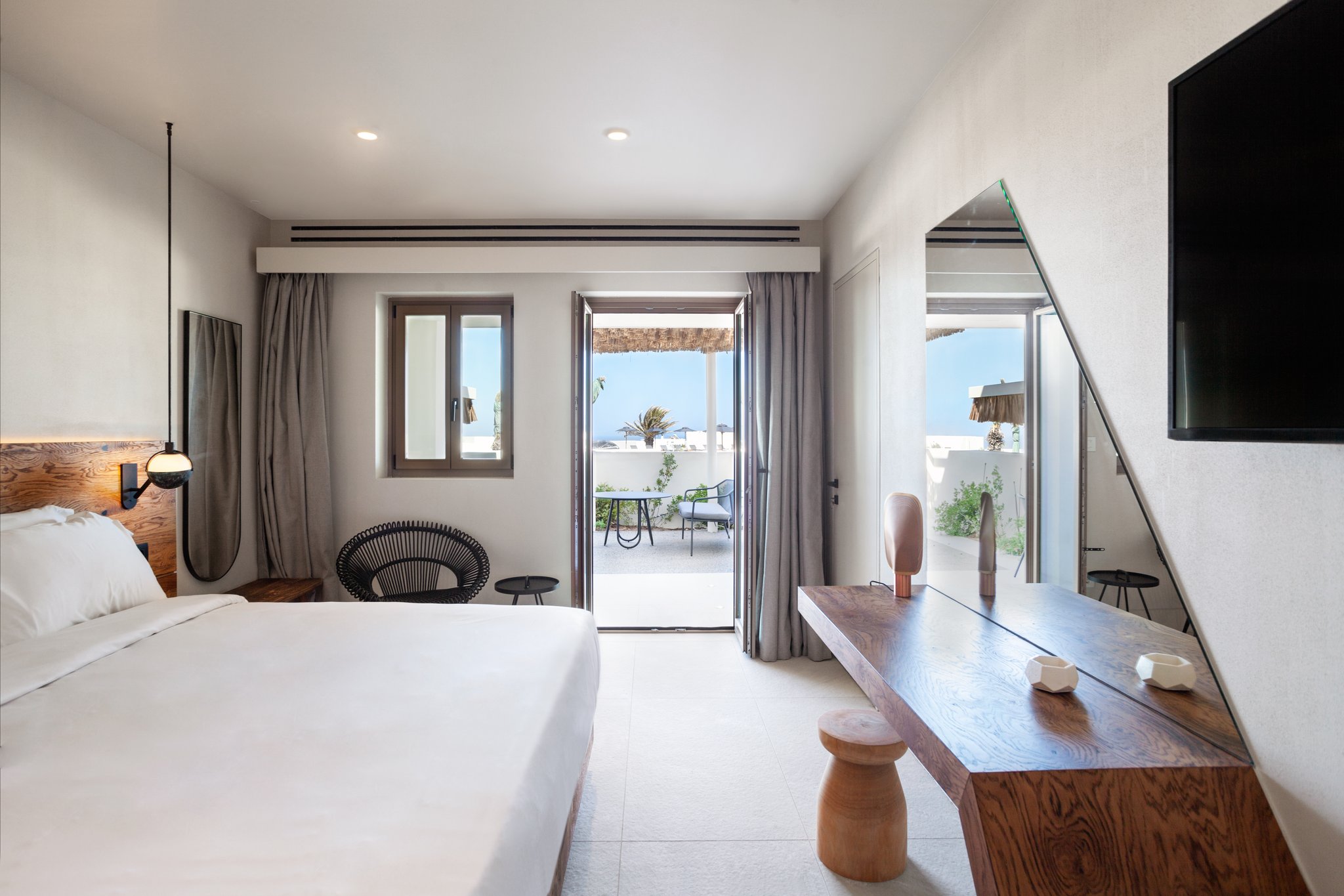Nous Santorini