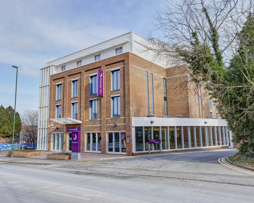 Premier Inn Haywards Heath - Tap to explore photos