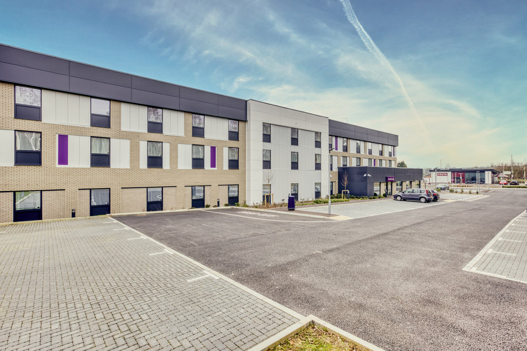 Premier Inn Uckfield - Tap to explore photos