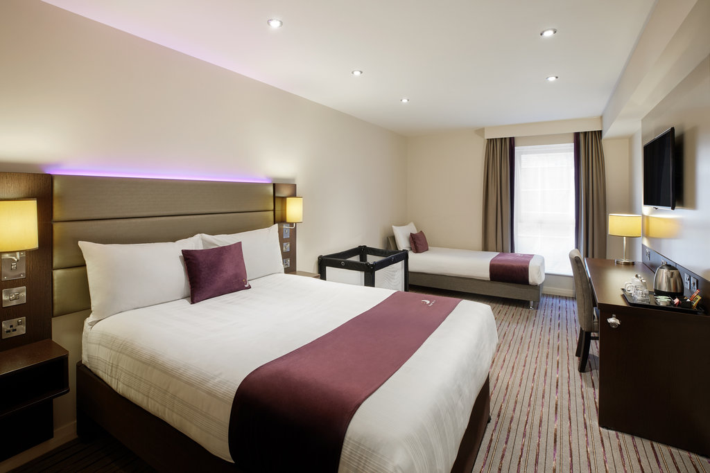 Premier Inn Southampton (Eastleigh) - Tap to explore photos