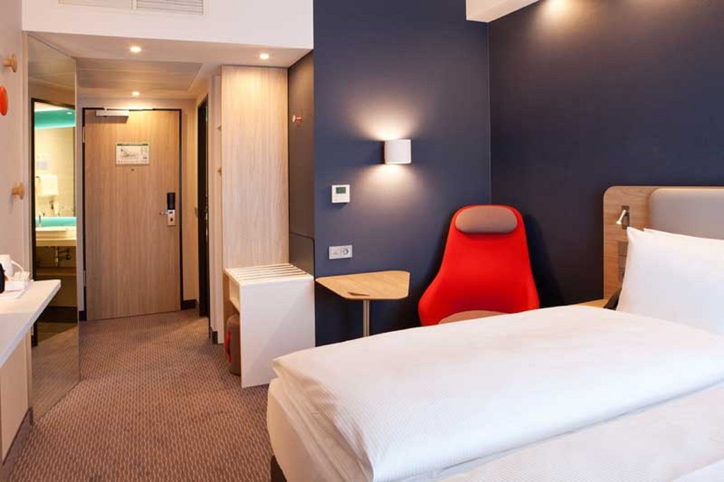Holiday Inn Express Bochum by IHG - Tap to explore photos