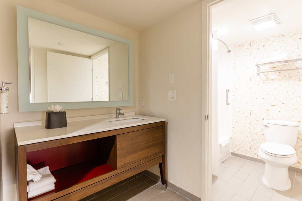 Holiday Inn SACRAMENTO RANCHO CORDOVA - Tap to explore photos
